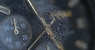 How to remove vapour from your watch