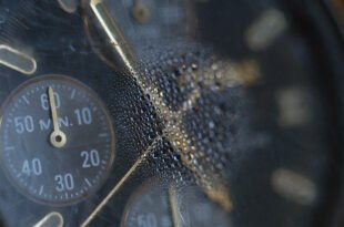 How to remove vapour from your watch